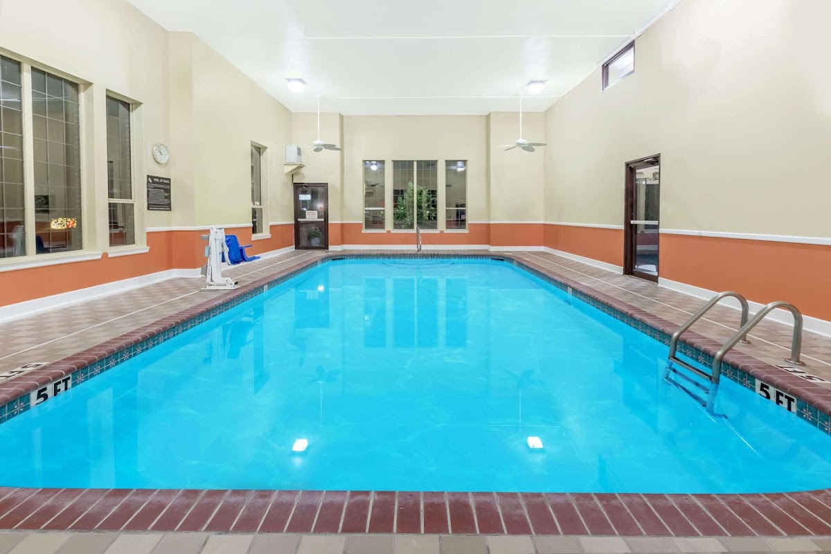 Super 8 by Wyndham Pine Bluff photo 3