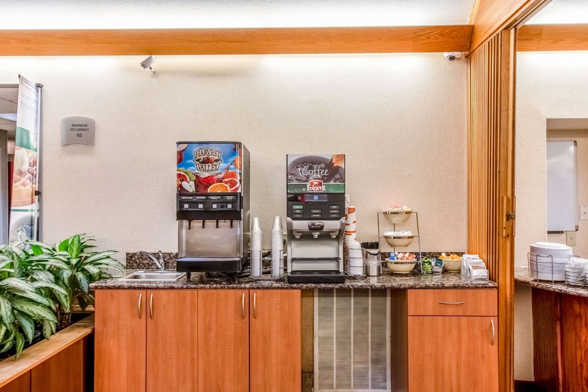 Country Inn & Suites by Radisson, Muskegon, MI photo 2