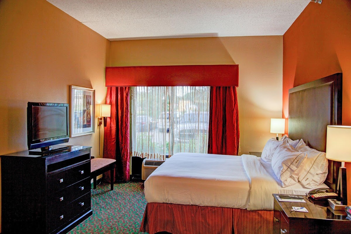 Holiday Inn Express & Suites Tyler South by IHG photo 2