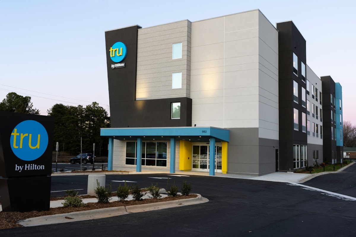 Tru by Hilton Burlington photo 3
