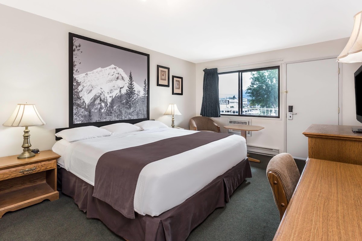 Super 8 by Wyndham Kelowna BC photo 2