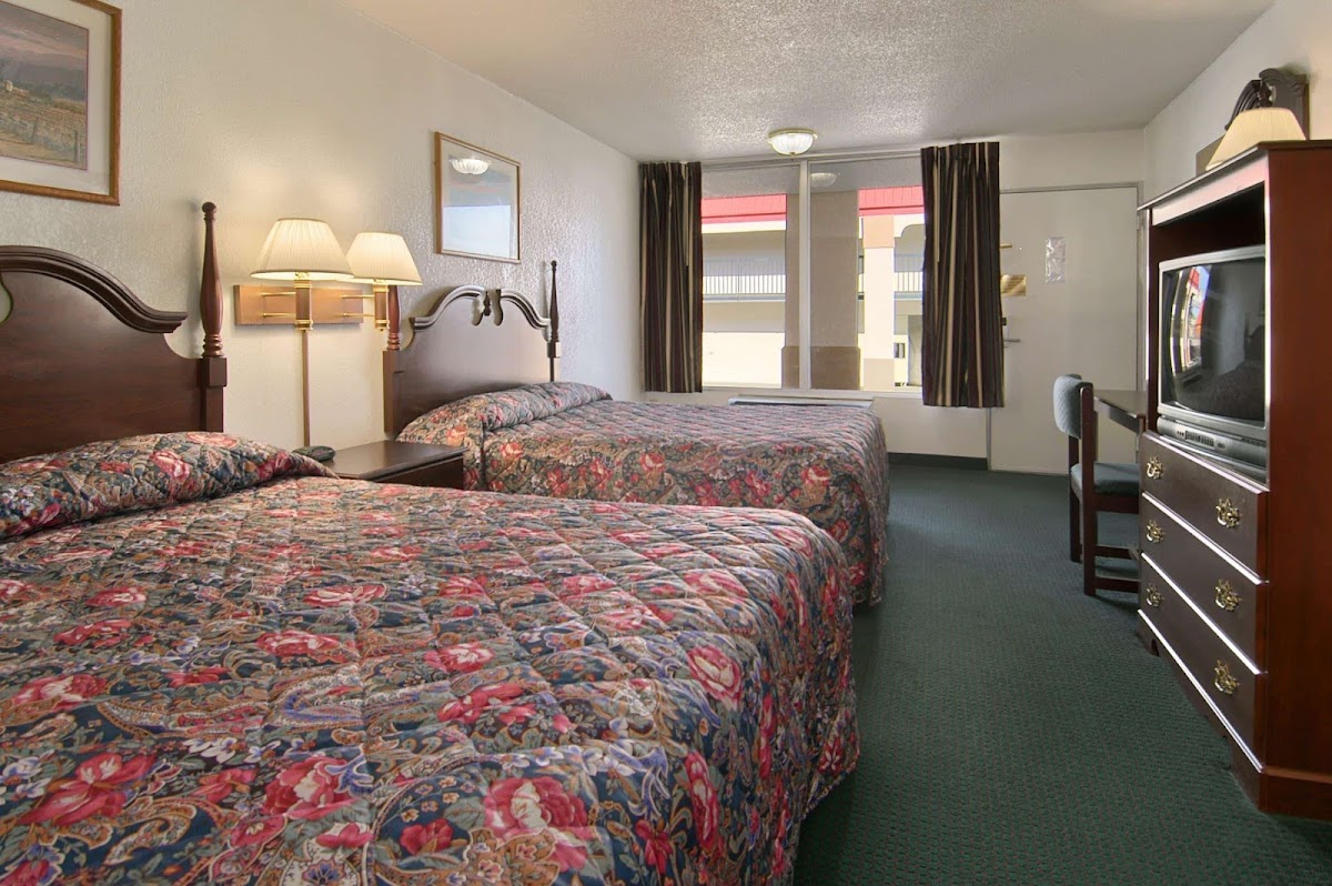 Super 8 by Wyndham Oklahoma Fairgrounds photo 2