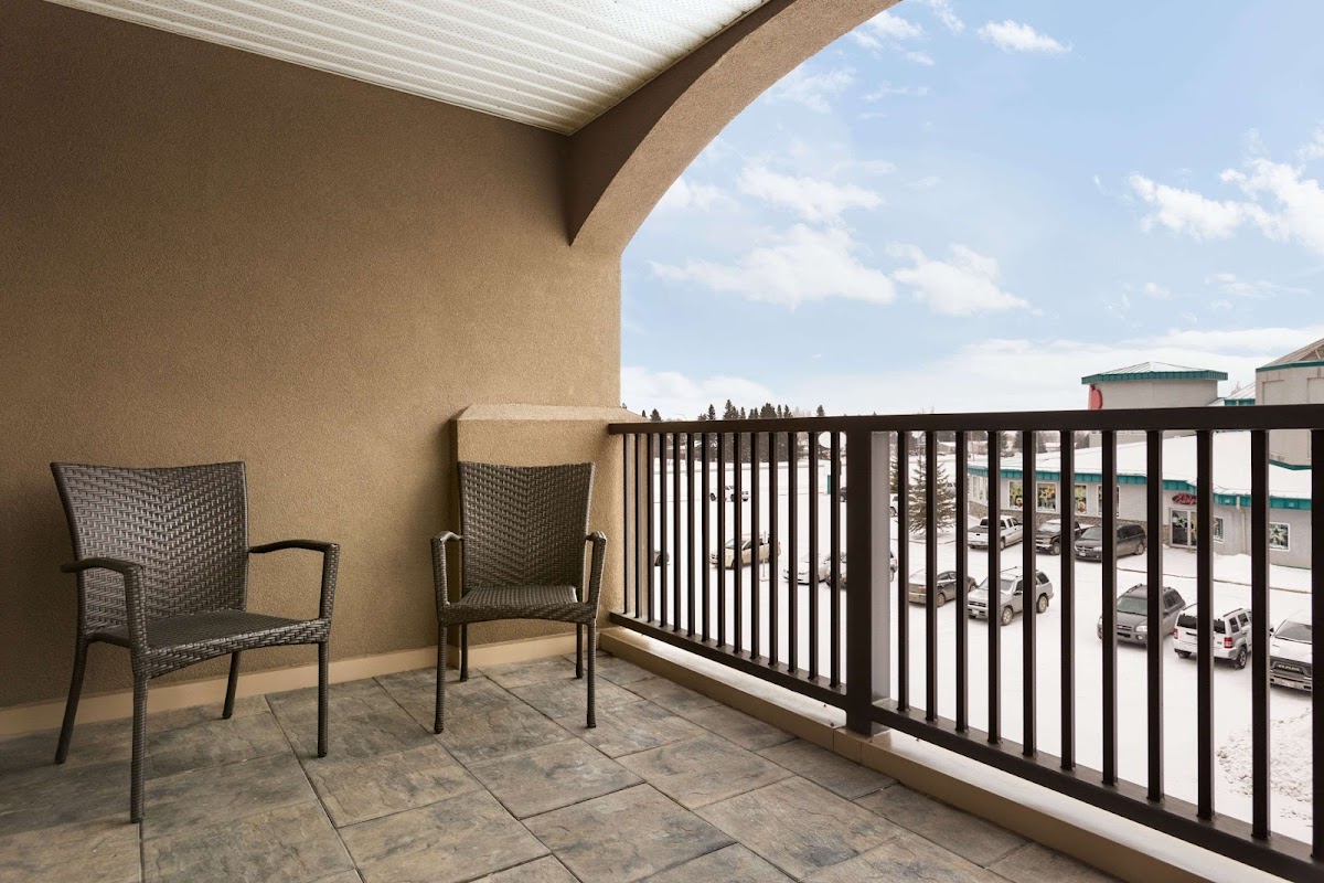 Days Inn & Suites by Wyndham Brandon photo 2