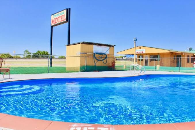 Tropicana Motel photo 2