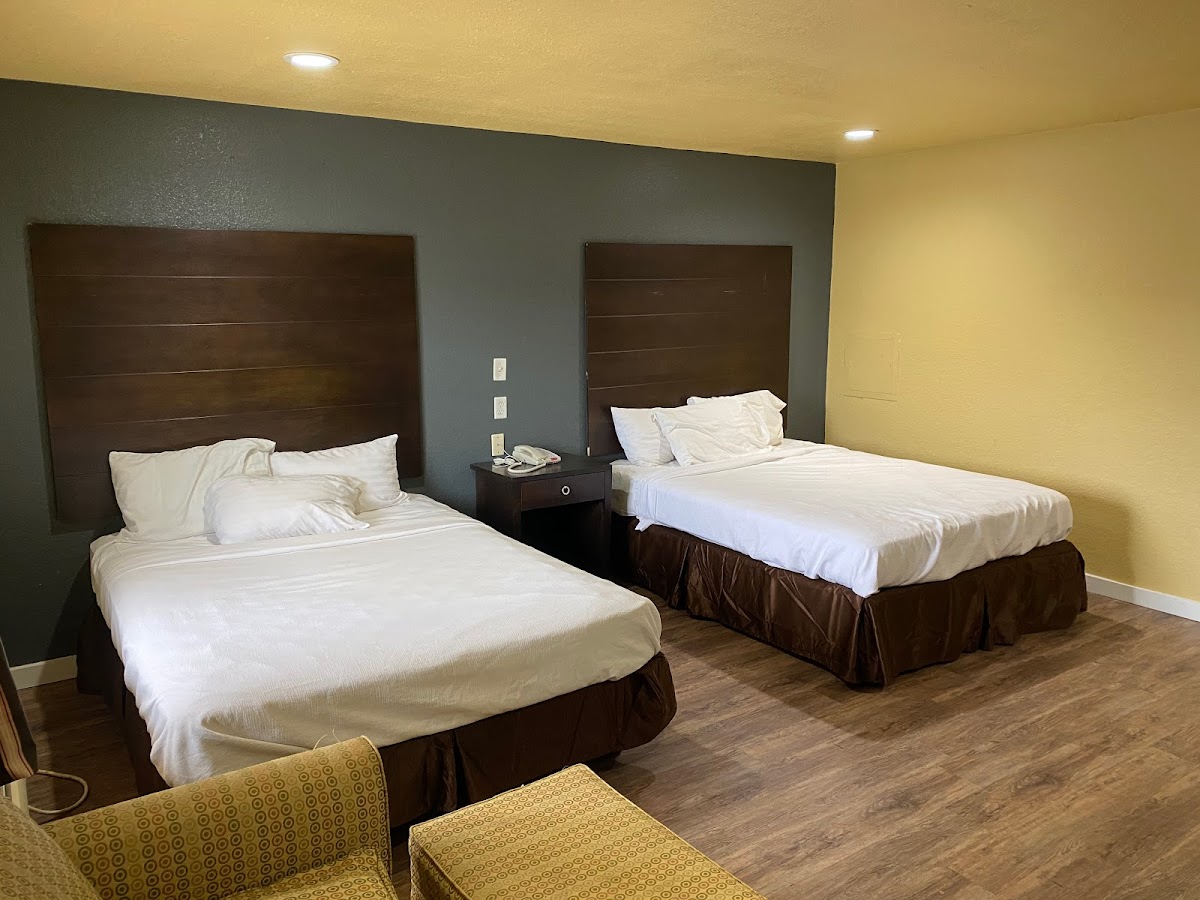 Woodridge Inn and Suites photo 3