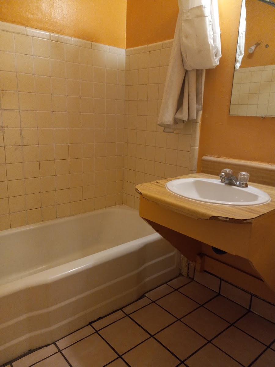 Best Budget Inn $1,020.00 monthly photo 3