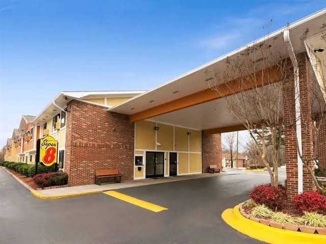 Super 8 by Wyndham Charlotte University