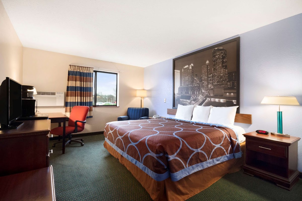 Super 8 by Wyndham Charlotte University photo 2