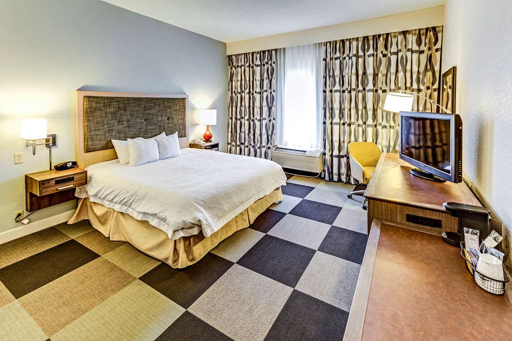 Hampton Inn by Hilton Columbus I-70E/Hamilton Rd. photo 2