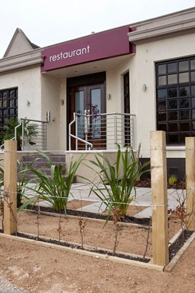 The Parkville Bar Restaurant & Hotel photo 3