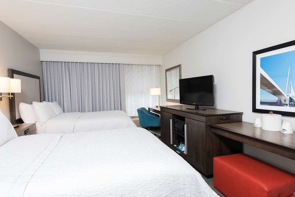 Hampton Inn Milwaukee Northwest photo 2