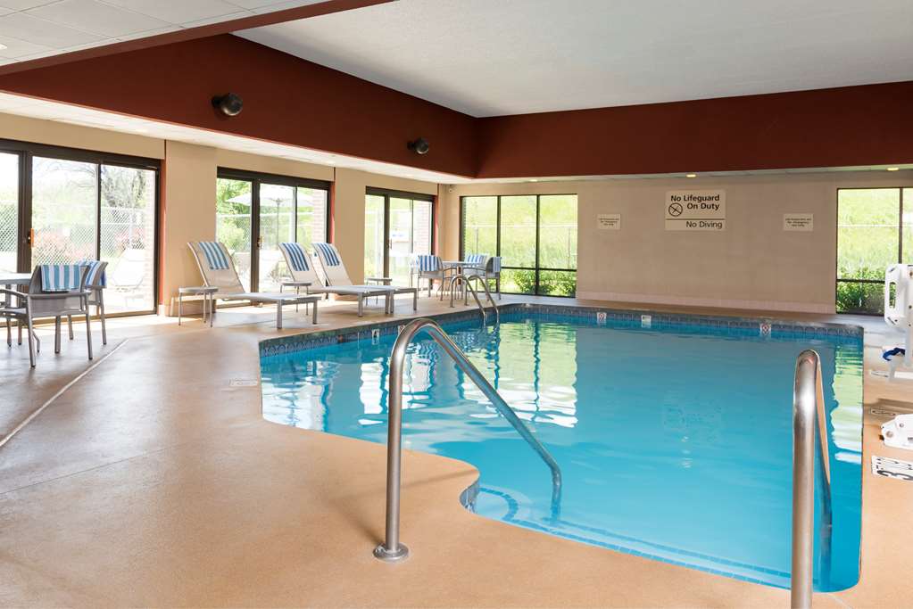 Hampton Inn Milwaukee Northwest photo 3