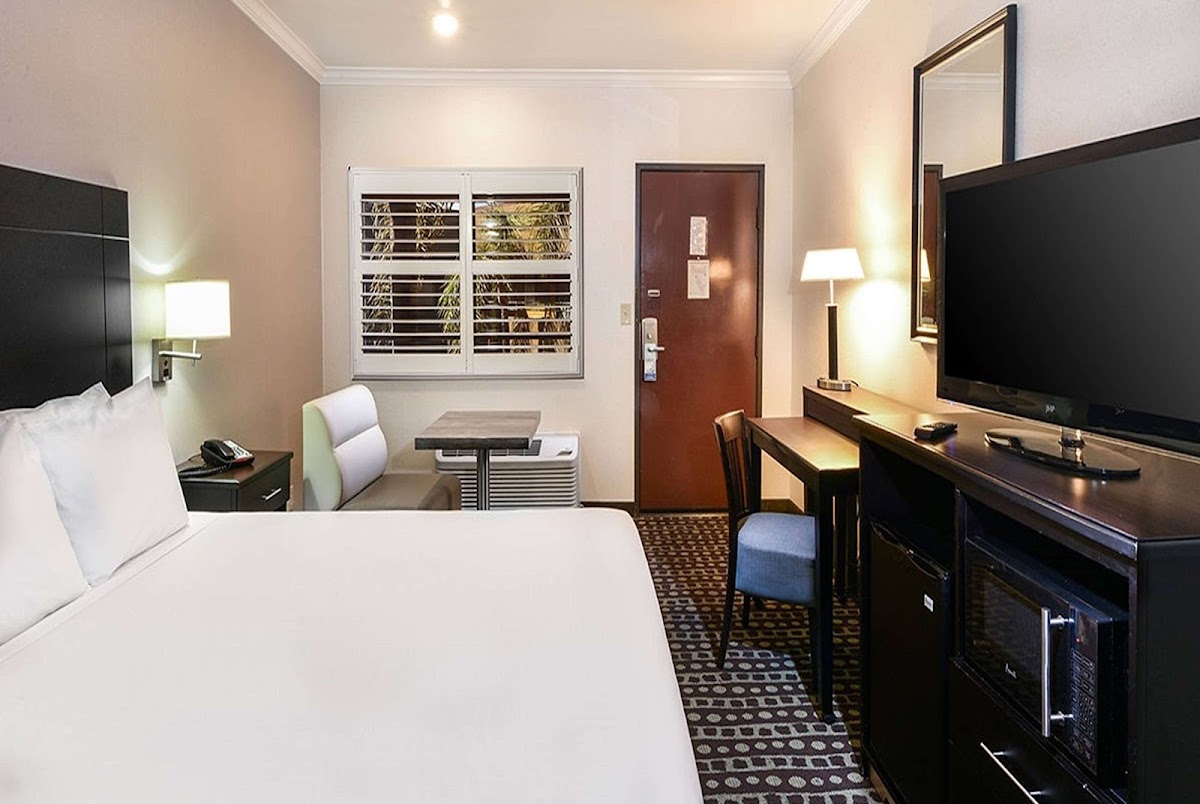 Travelodge by Wyndham Commerce Los Angeles Area photo 2
