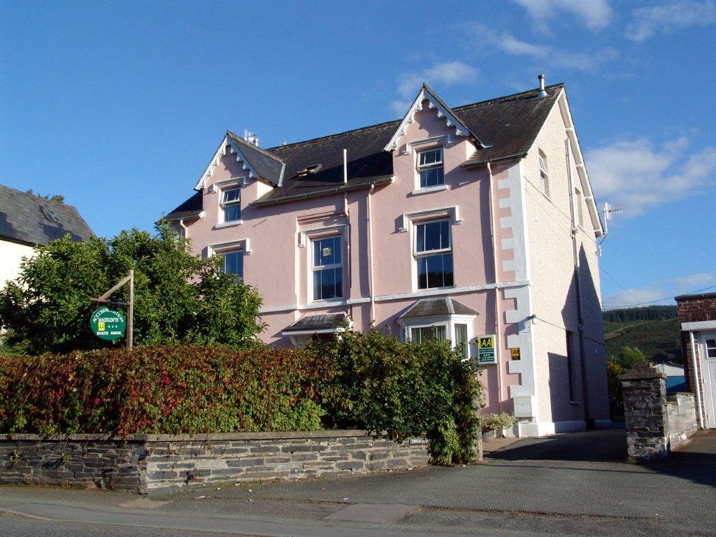 Maenllwyd Guest House