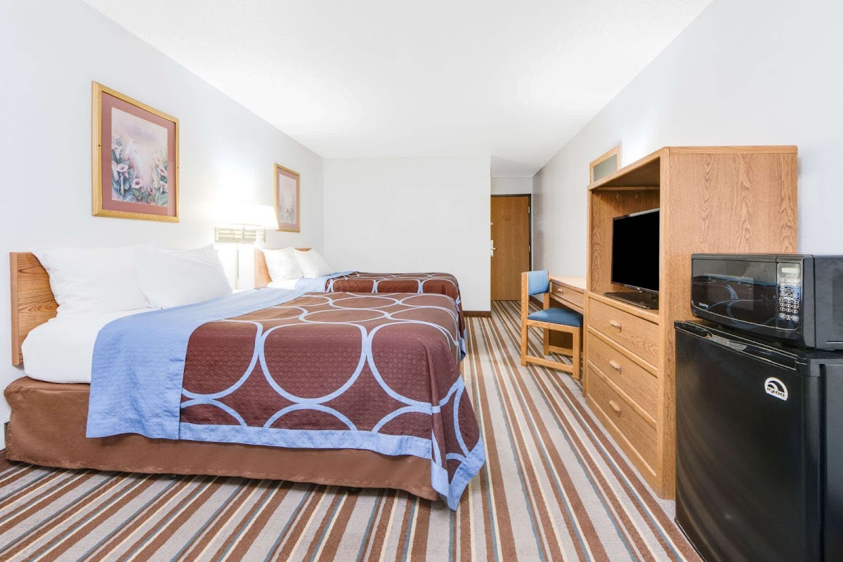 Super 8 by Wyndham Burlington photo 2
