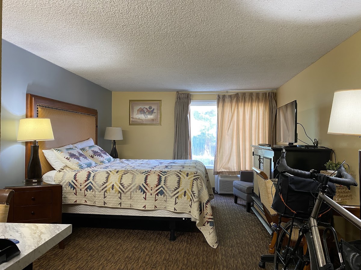 Columbia Gorge Inn photo 2