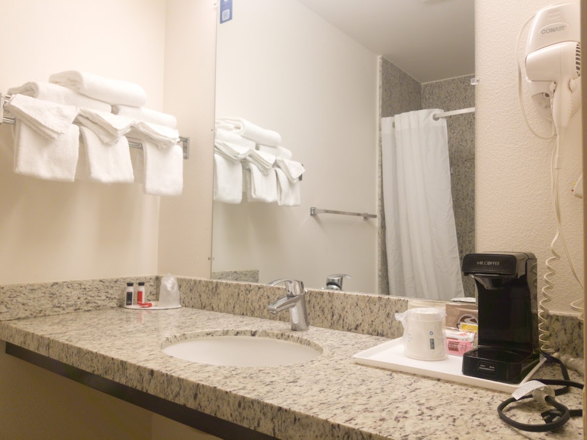 Howard Johnson by Wyndham Torrance photo 3