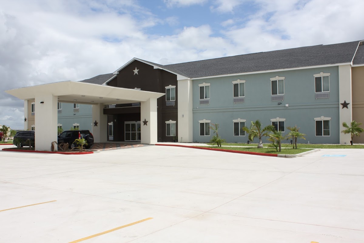 La Plaza Inn & Suites