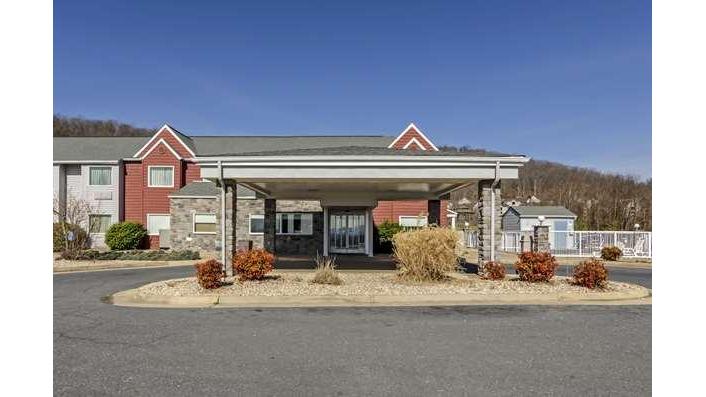 Clarion Pointe Staunton East photo 3