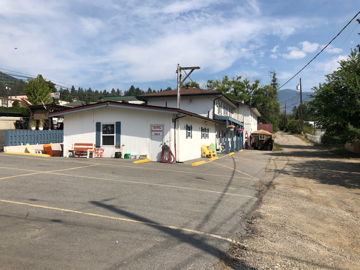 Creston Valley Motel photo 2