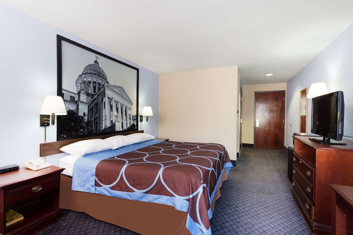 Super 8 by Wyndham Indianola photo 2