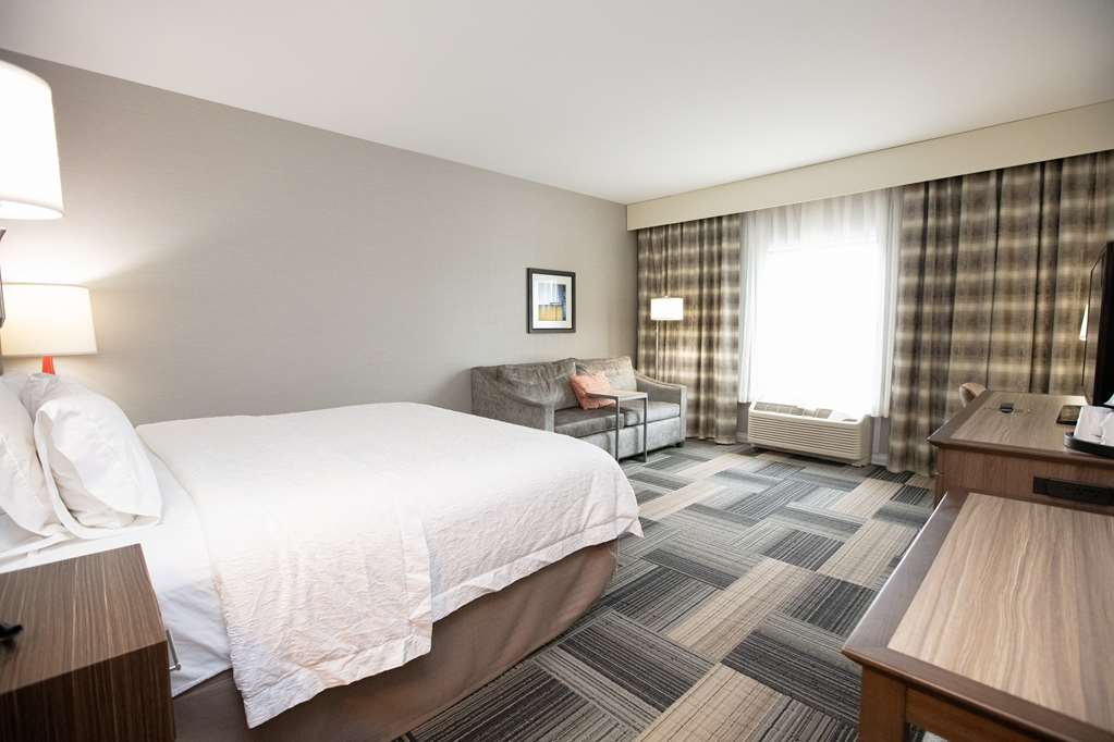 Hampton Inn Toledo/Oregon photo 2