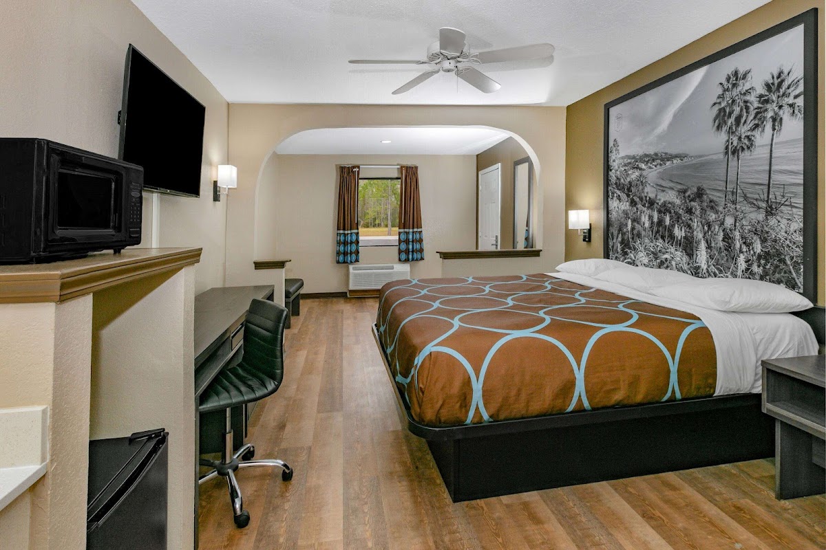 Super 8 by Wyndham Moss Point photo 2