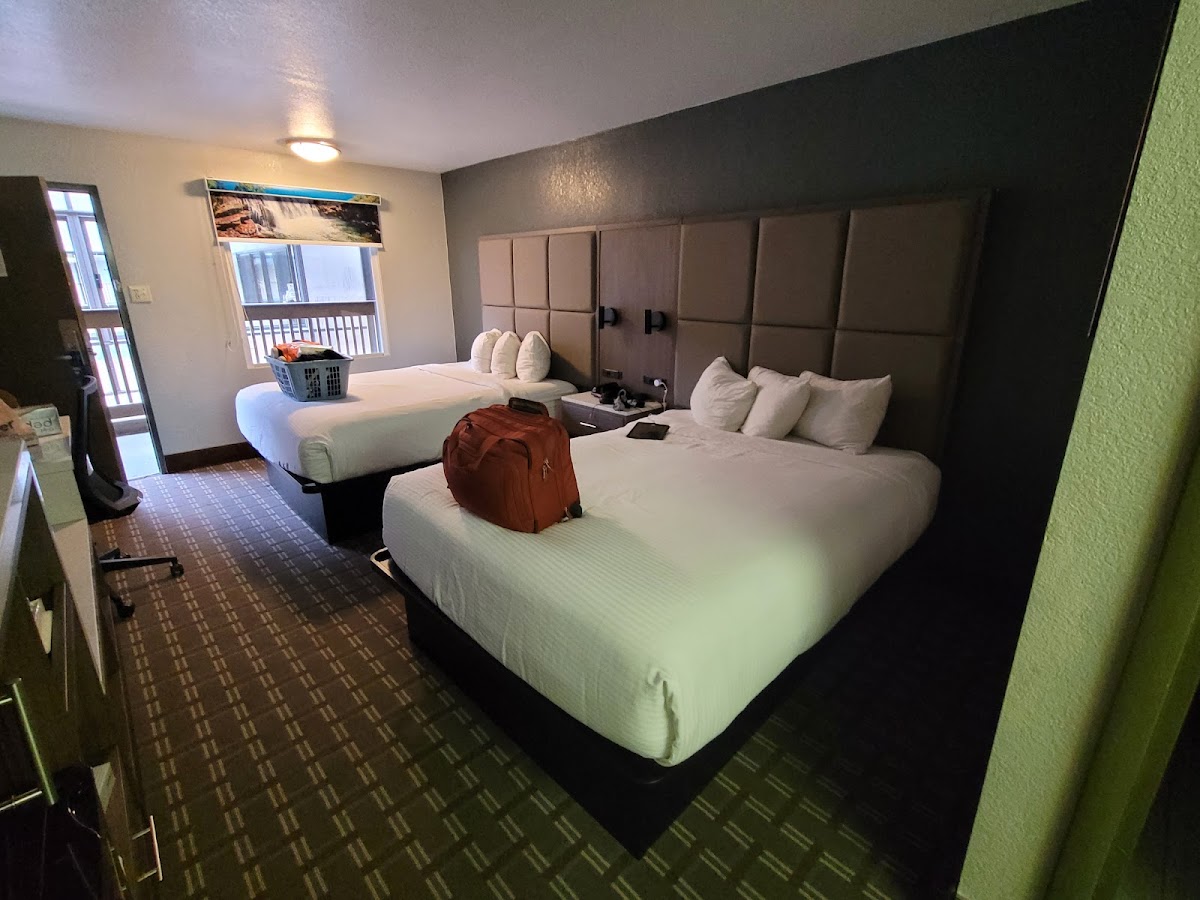 Days Inn & Suites by Wyndham Downtown Gatlinburg Parkway photo 2