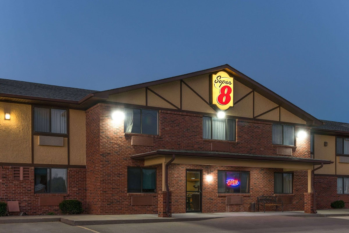 Super 8 by Wyndham Warrenton