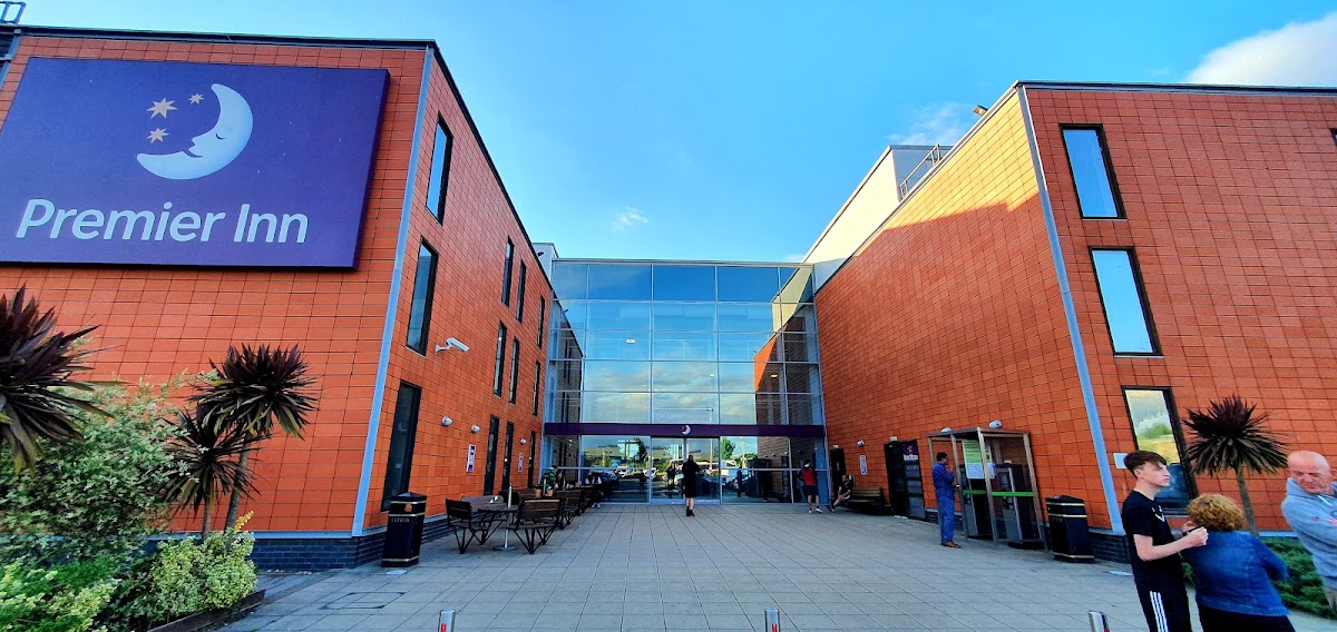 Premier Inn London Heathrow Airport T2 & T3 (Bath Road) hotel photo 2