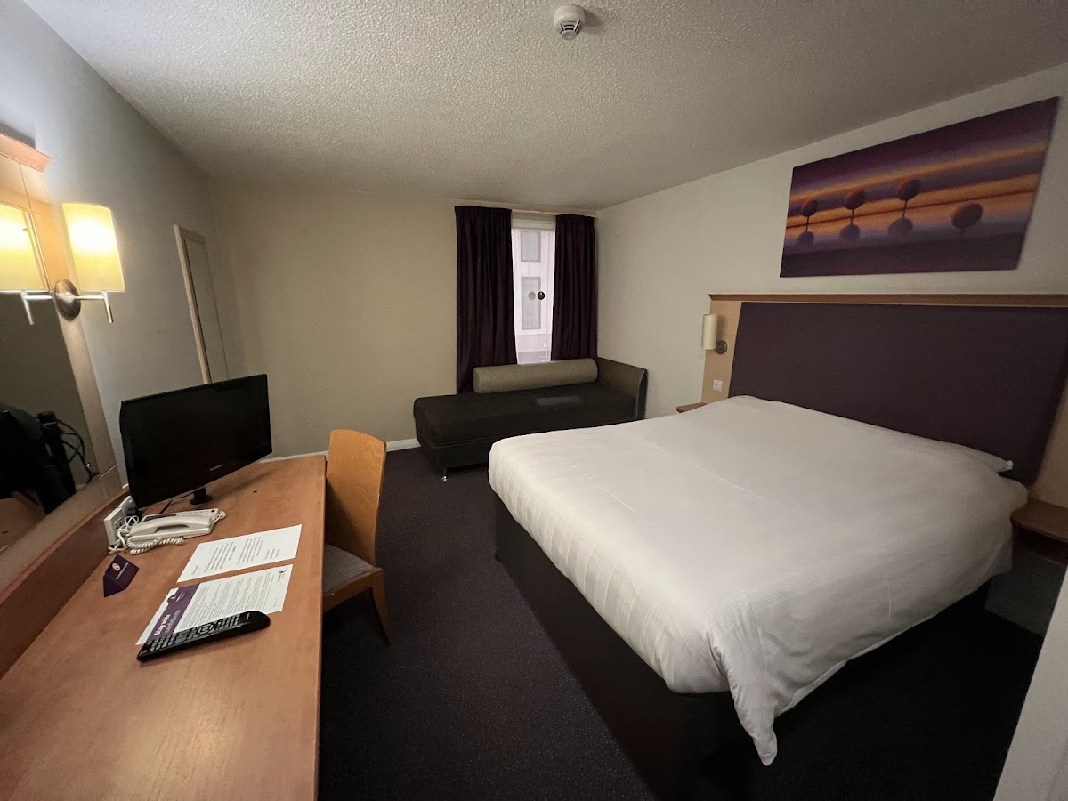 Premier Inn London Heathrow Airport T2 & T3 (Bath Road) hotel photo 3