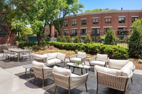 Courtyard by Marriott Chicago at Medical District/UIC