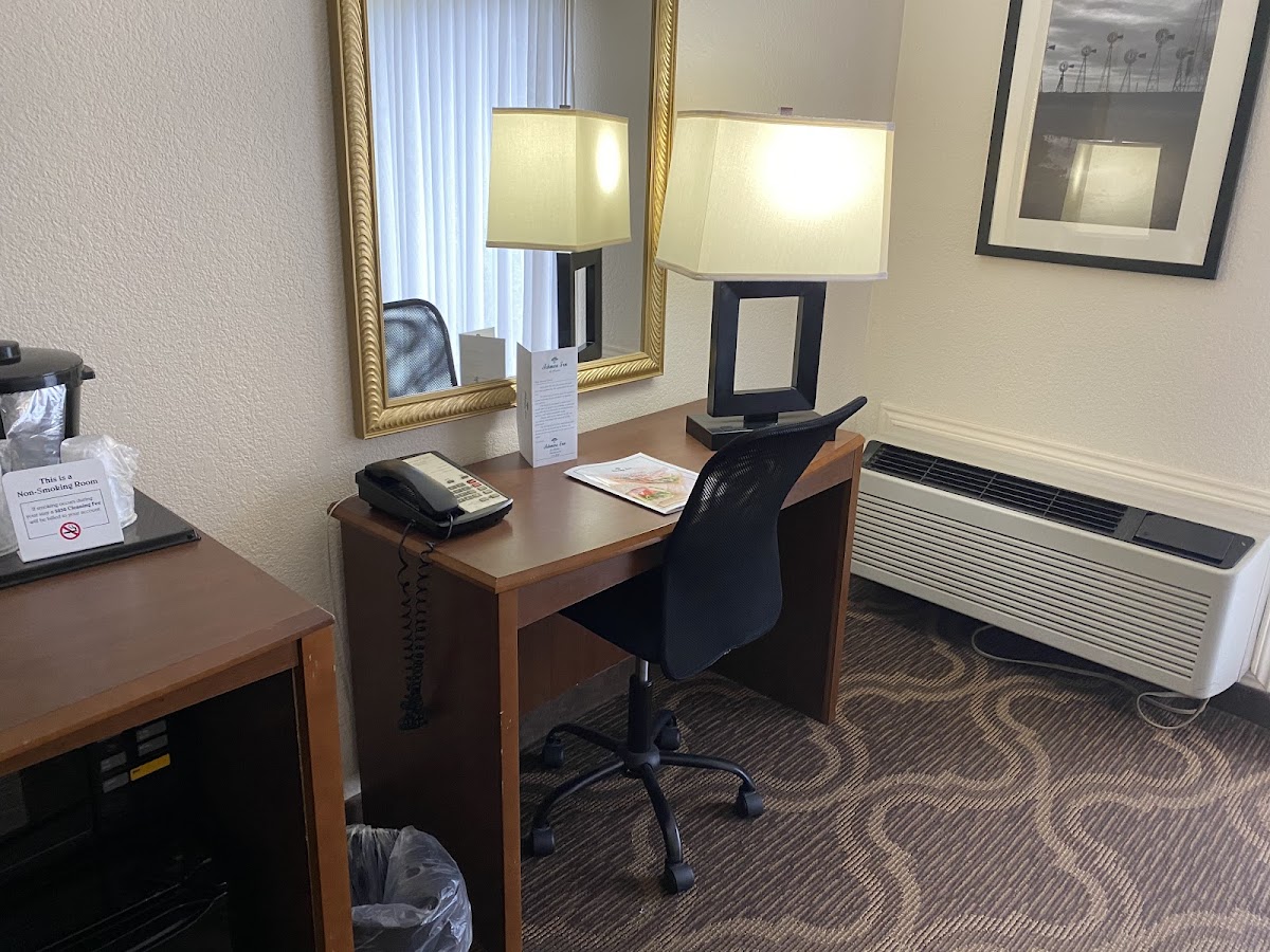 Ashmore Inn & Suites photo 3