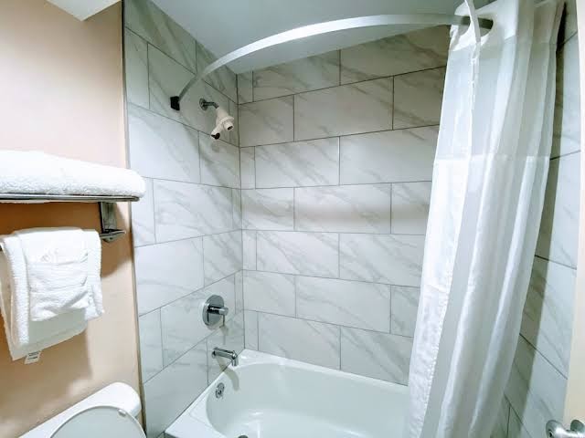 Ramada by Wyndham Harrisonburg photo 3