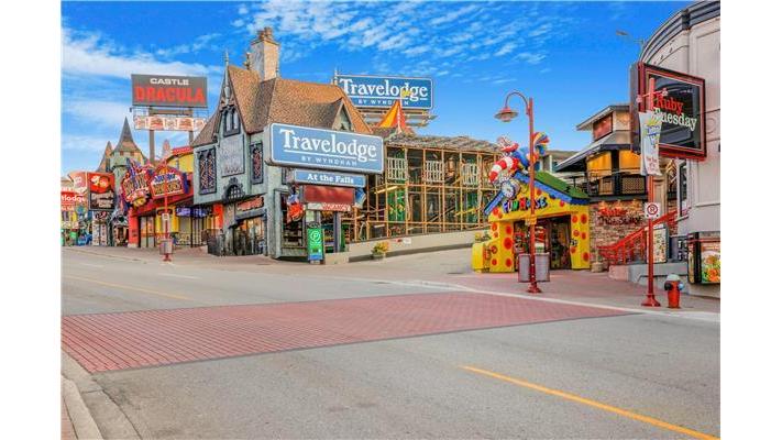 Travelodge by Wyndham Niagara Falls at the Falls photo 2