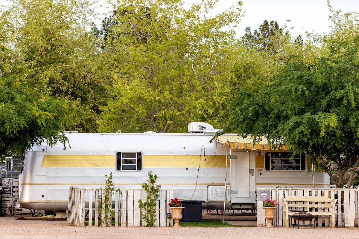 The Cozy Peach at Schnepf Farms