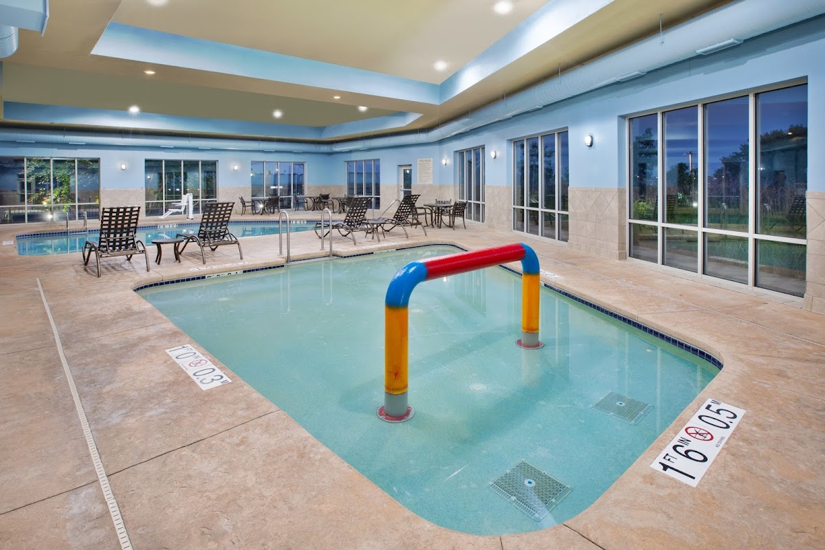 Holiday Inn Express & Suites Milwaukee NW – Park Place by IHG photo 3