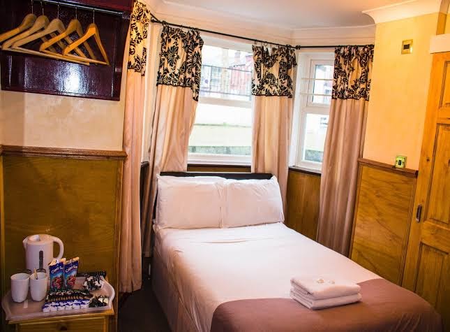 Cricklewood Lodge photo 2