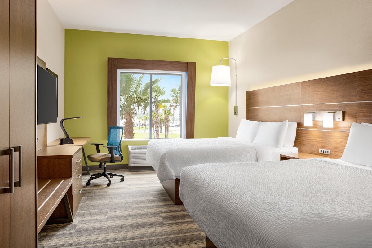 Holiday Inn Express & Suites Waycross by IHG photo 2