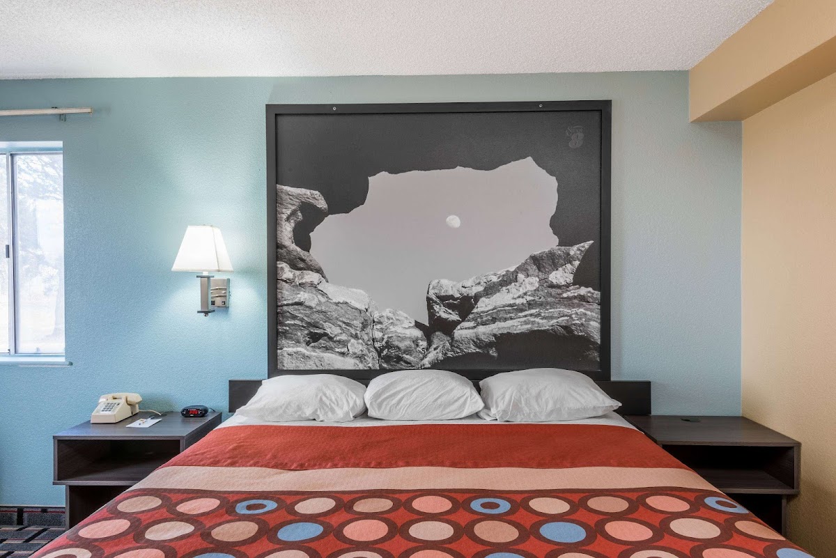 Super 8 by Wyndham Henderson North East Denver photo 2