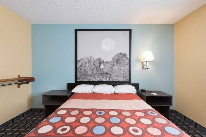 Super 8 by Wyndham Henderson North East Denver photo 3