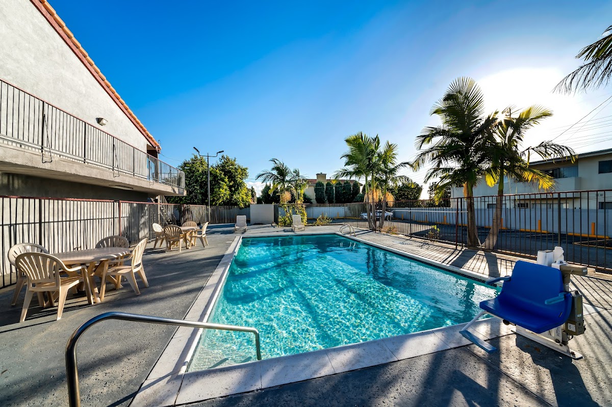 Red Roof Inn Los Angeles – Bellflower photo 3