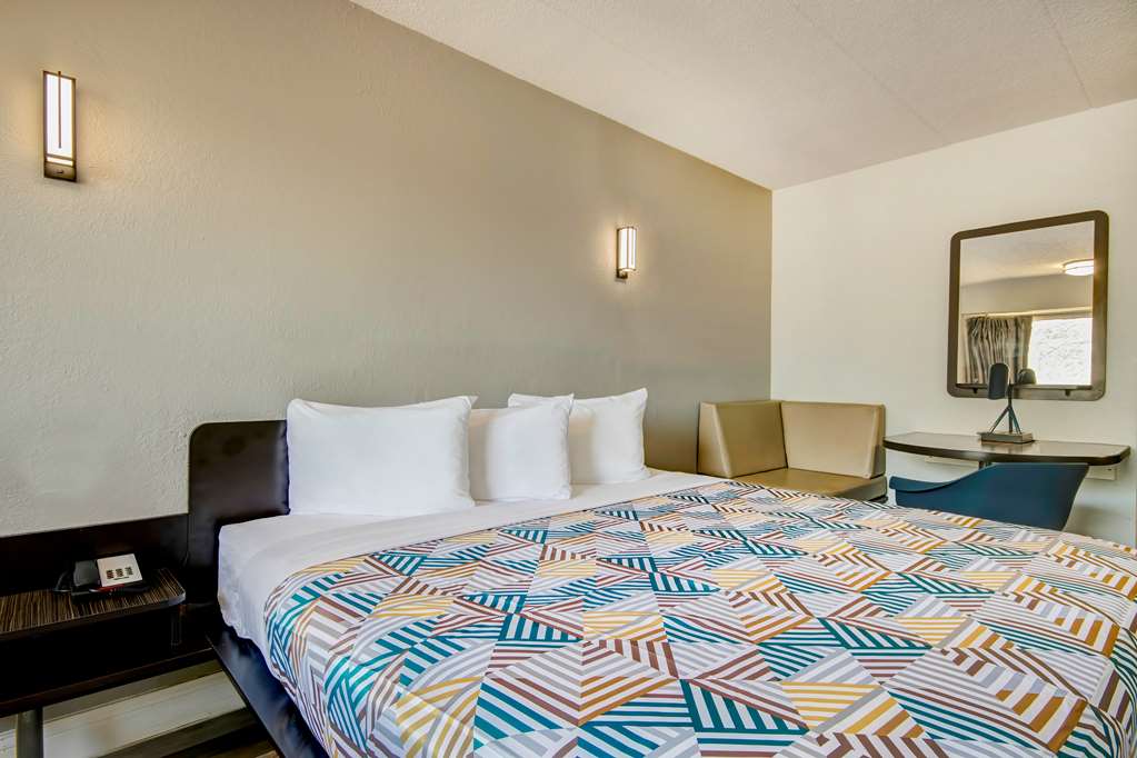 Motel 6 Columbus, OH - OSU North photo 3