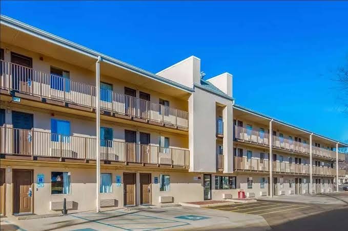 Days Inn by Wyndham Charleston East