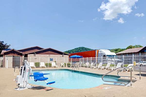 Days Inn by Wyndham Charleston East photo 3
