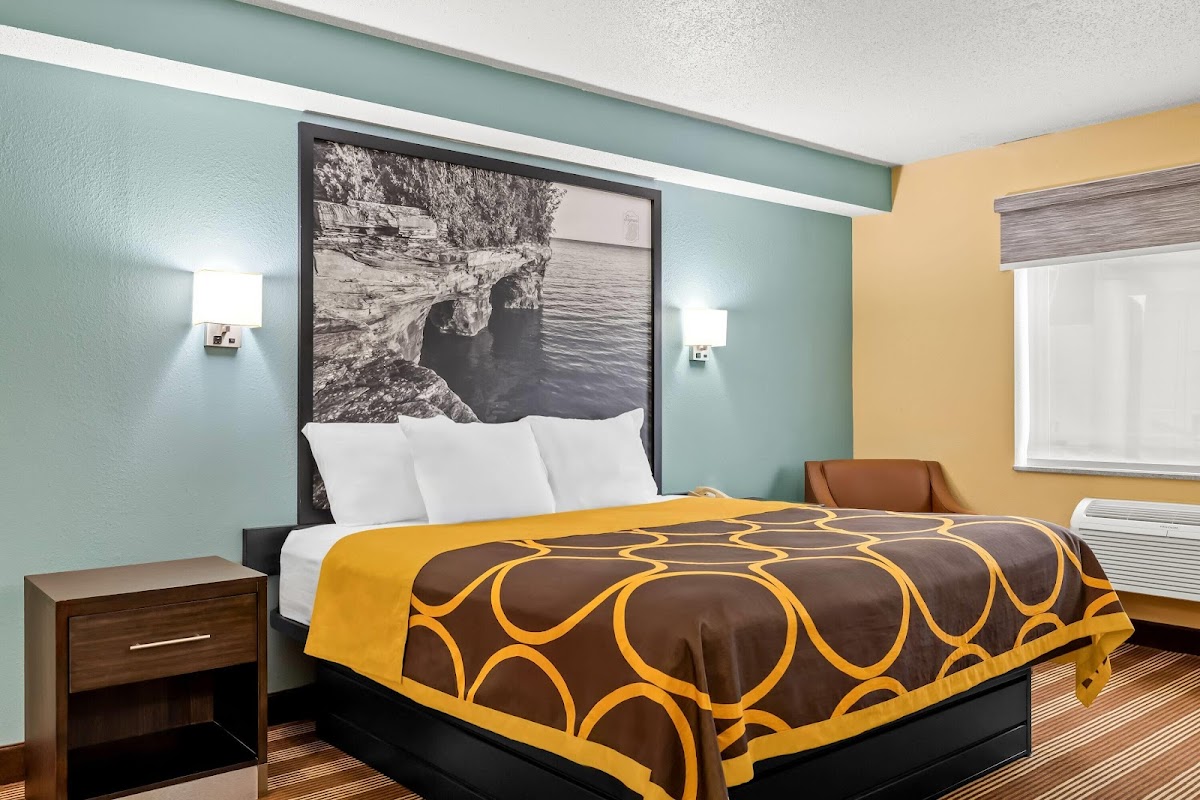 Super 8 by Wyndham Osseo WI photo 2