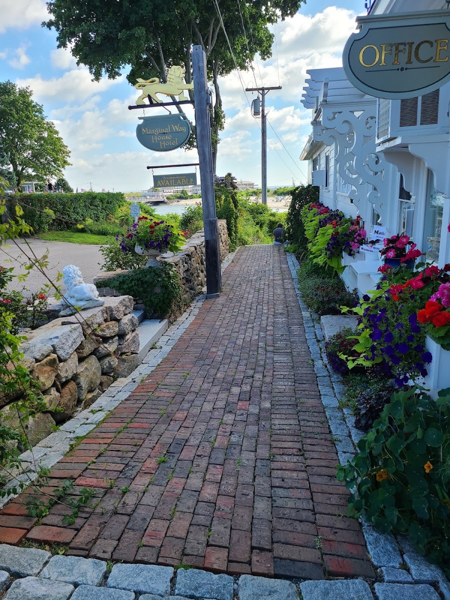 Marginal Way House and Motel photo 3