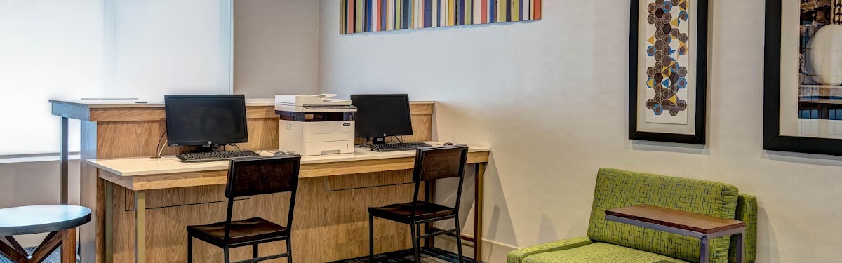 Holiday Inn Express & Suites Woodbridge by IHG photo 3