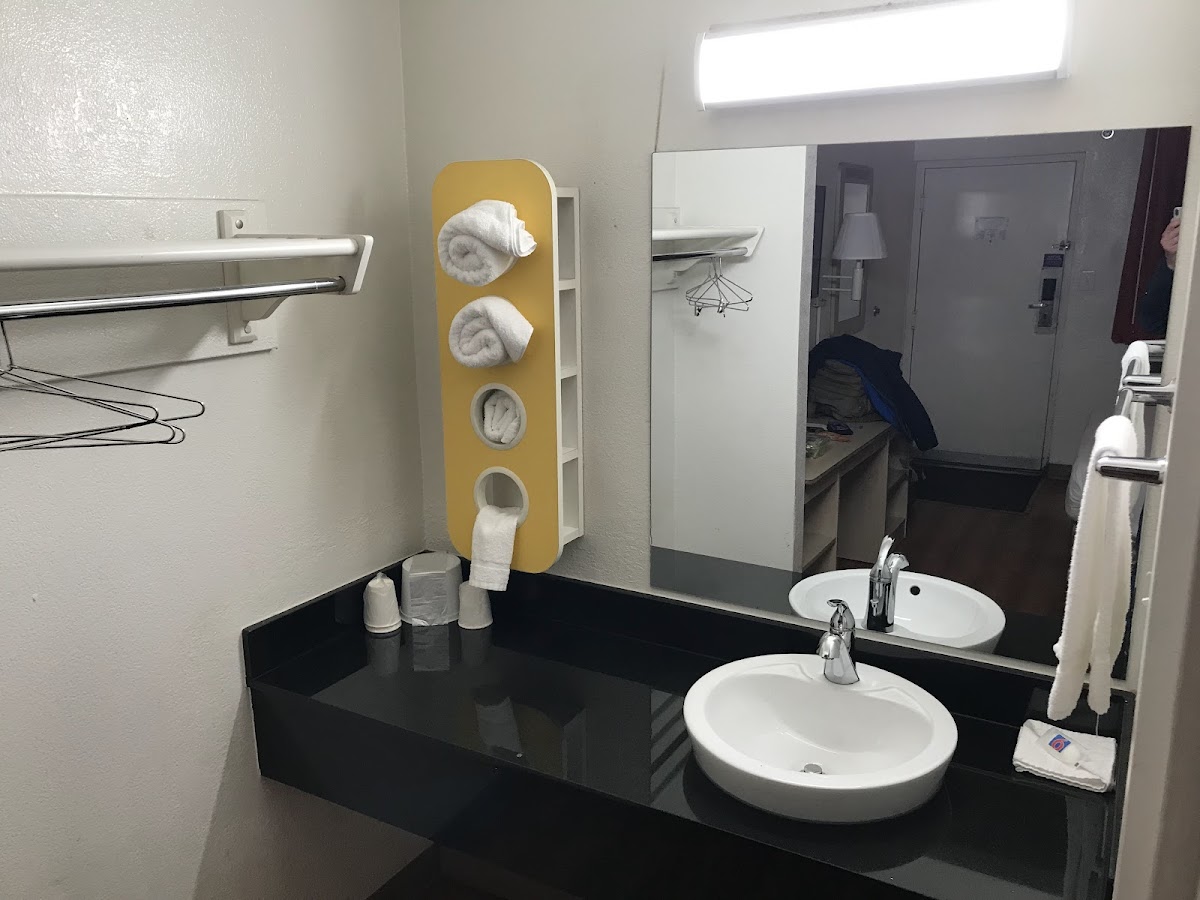 Motel 6 Schiller Park, IL - Chicago O'Hare photo 3