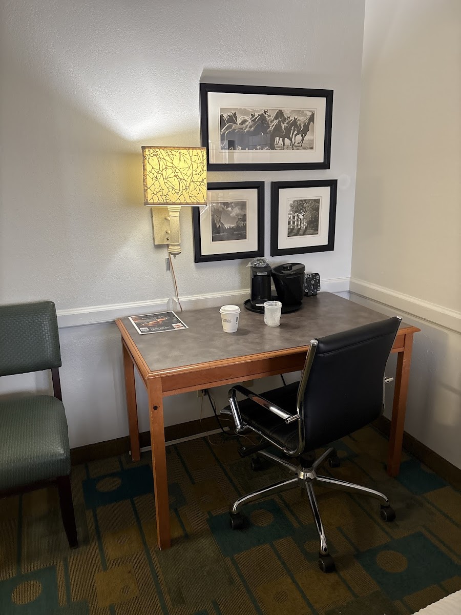 La Quinta Inn by Wyndham Phoenix Sky Harbor Airport photo 2